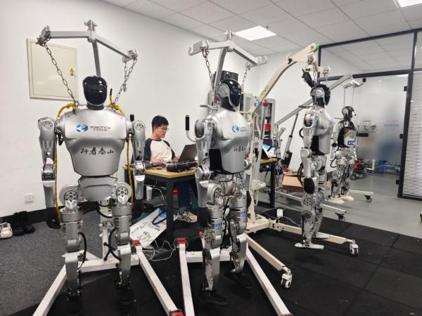 黃金周里的經(jīng)濟(jì)故事 工程師如何讓機器人競技更強、